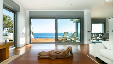 Magnífica villa en venta, en Almadrava, con gran piscina privada y espectaulares vistas al mar