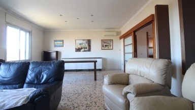 Inmueble en venta compuesto de casa+nave, situada  en Vilafant con gran jardin privado.