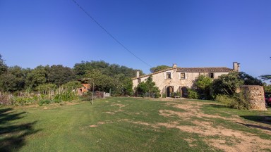 Farmhouse for sale of 427m² in the Palau-Sacosta area of ​​Girona