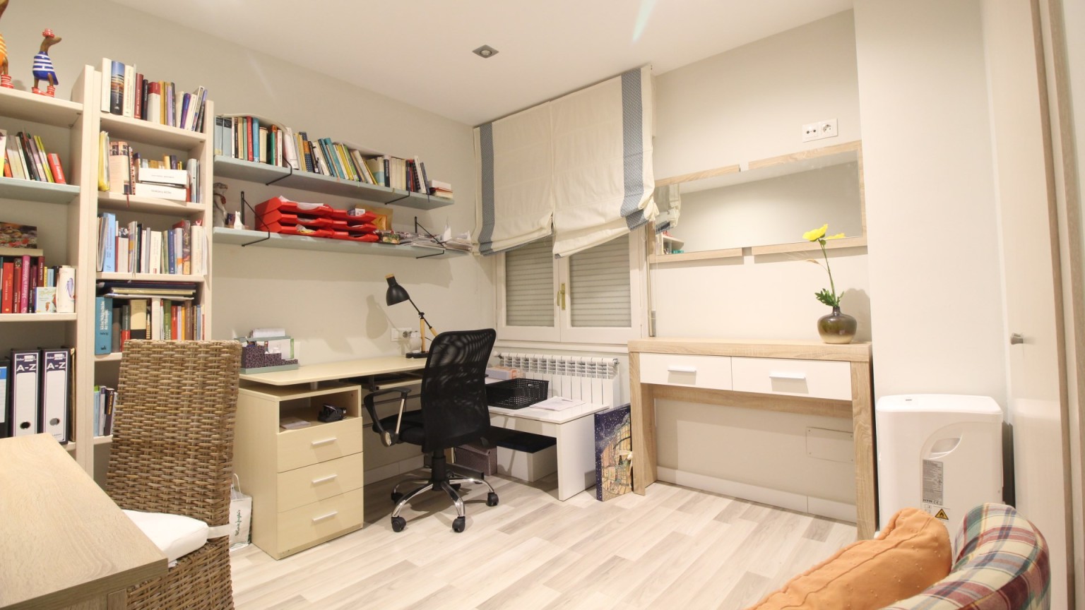 Excel·lent pis en venda, totalment reformat, 4 habitacions, cèntric.