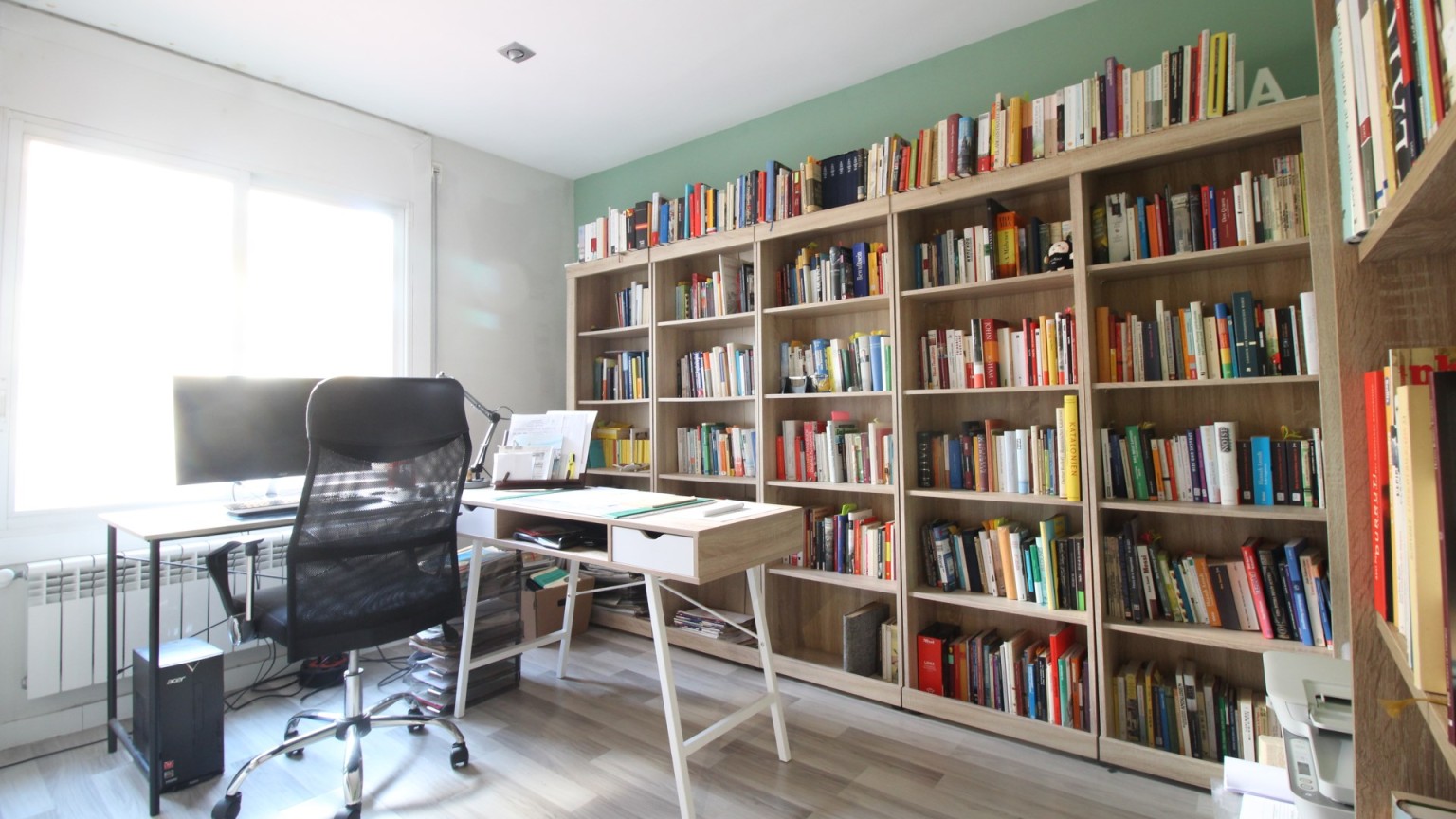 Excel·lent pis en venda, totalment reformat, 4 habitacions, cèntric.