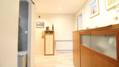 Flat for sale, completely refurbished, 4 bedrooms, centrally located.