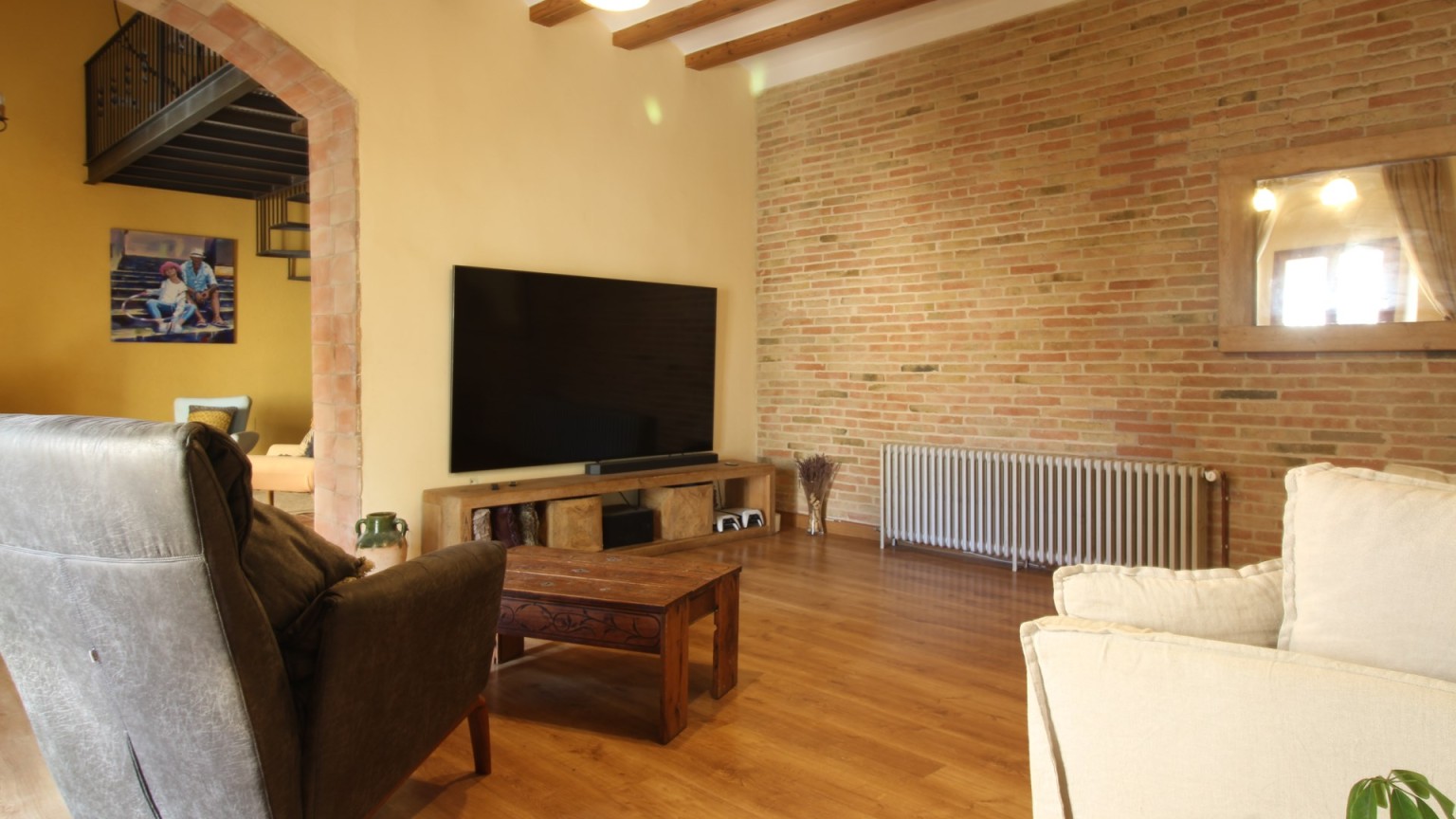 House for sale of ground floor and two floors, with patio and terrace in Cabanes