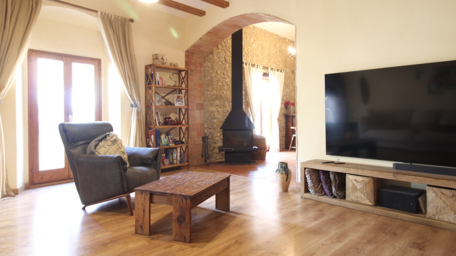 House for sale of ground floor and two floors, with patio and terrace in Cabanes