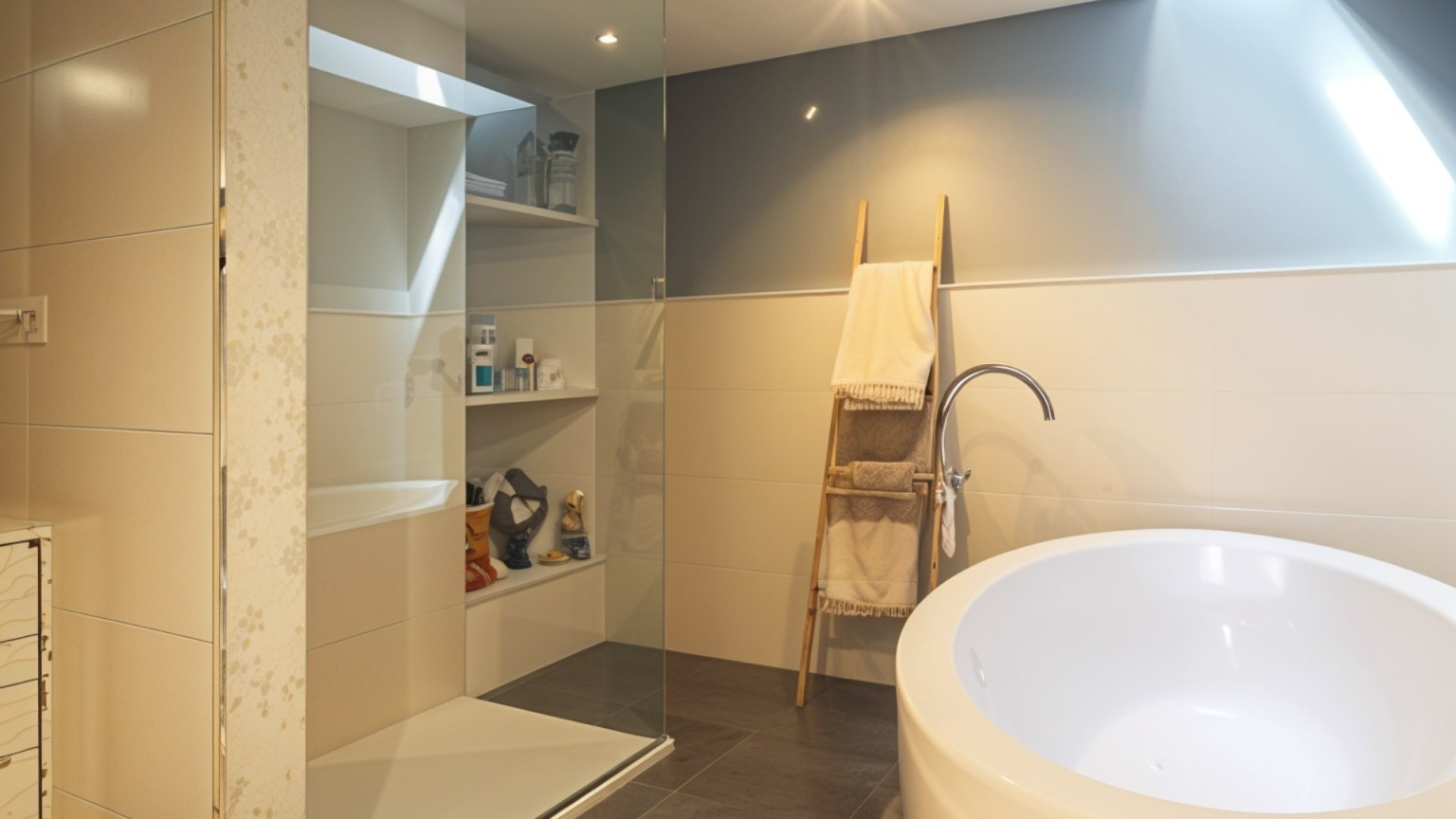 House for sale of ground floor and two floors, with patio and terrace in Cabanes