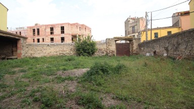 Maison rustique à vendre, totalement à réformer, avec grand terrain, à Peralada.