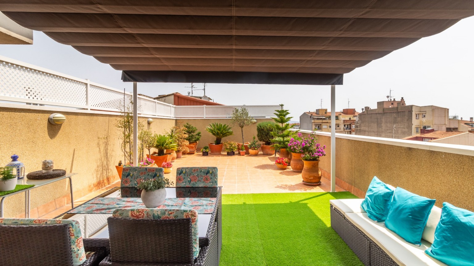 Fantastic duplex-penthouse for sale, with large terraces and parking and storage room included.