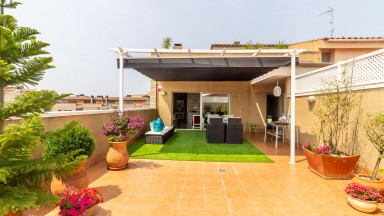 Fantastic duplex-penthouse for sale, with large terraces and parking and storage room included.