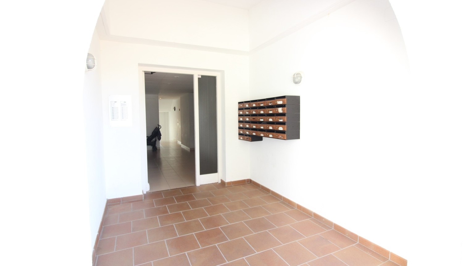 Appartement à vendre avec 1 chambre à coucher, dans la ville de Sta Margarita de Roses.