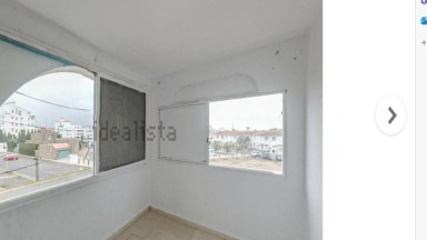 Appartement à vendre avec 1 chambre à coucher, dans la ville de Sta Margarita de Roses.