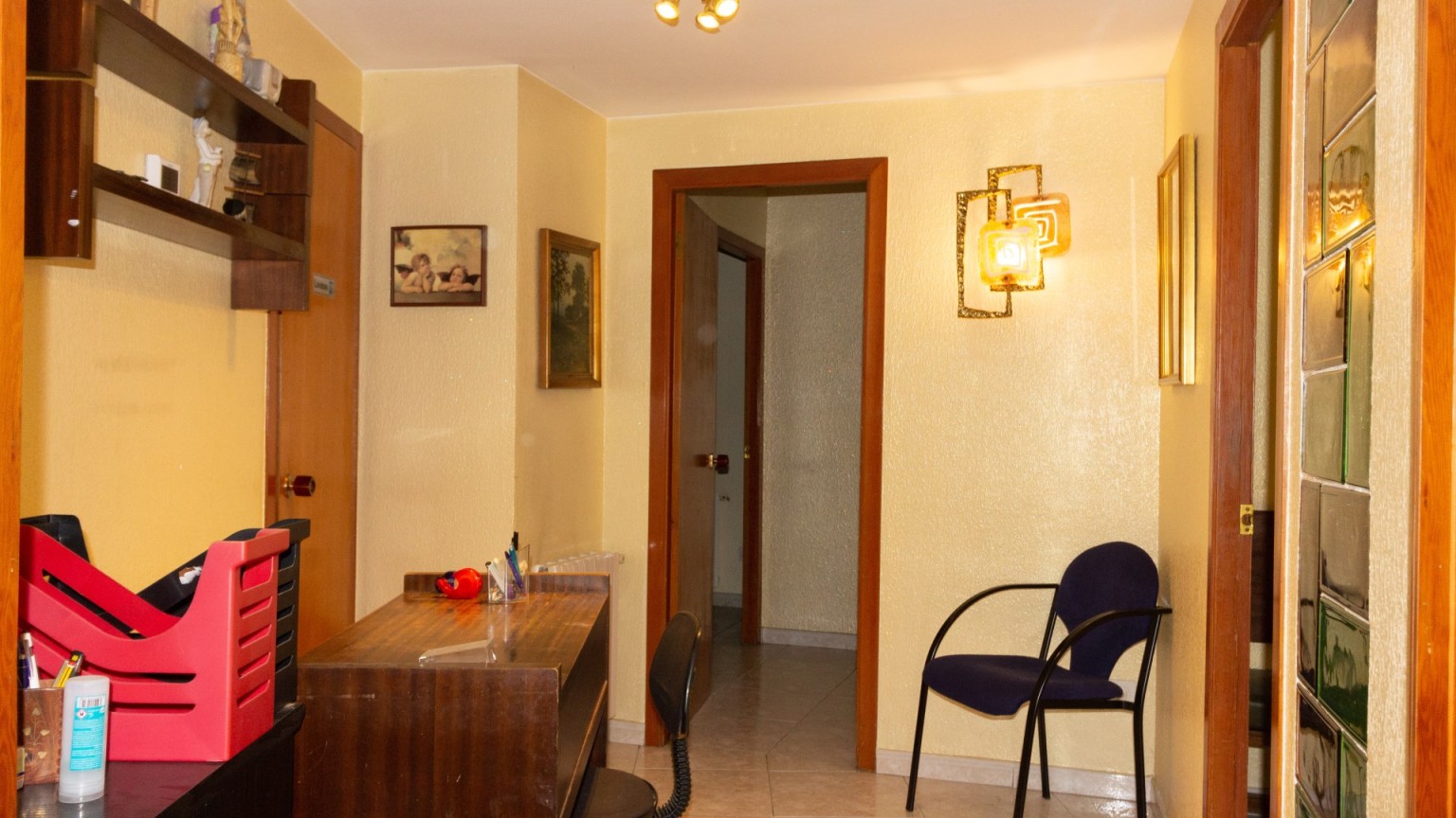 Office for rent in the center of Girona. 