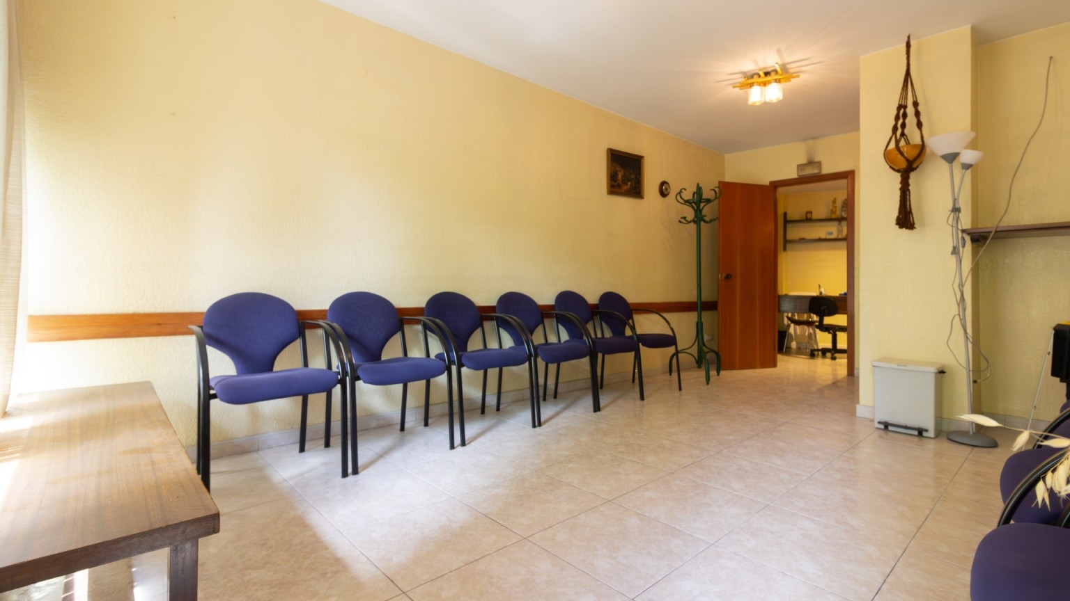 Office for rent in the center of Girona. 