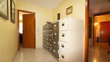 Office for rent in the center of Girona. 