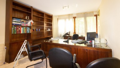 Office for rent in the center of Girona. 