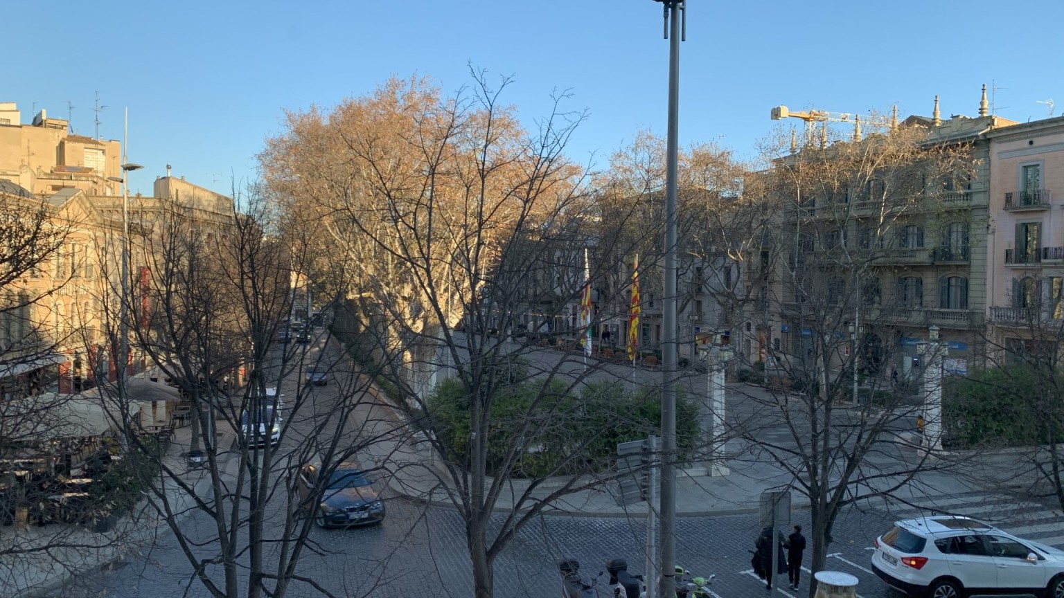Amplio piso en venta, muy bien situado en la Rambla de Figueres