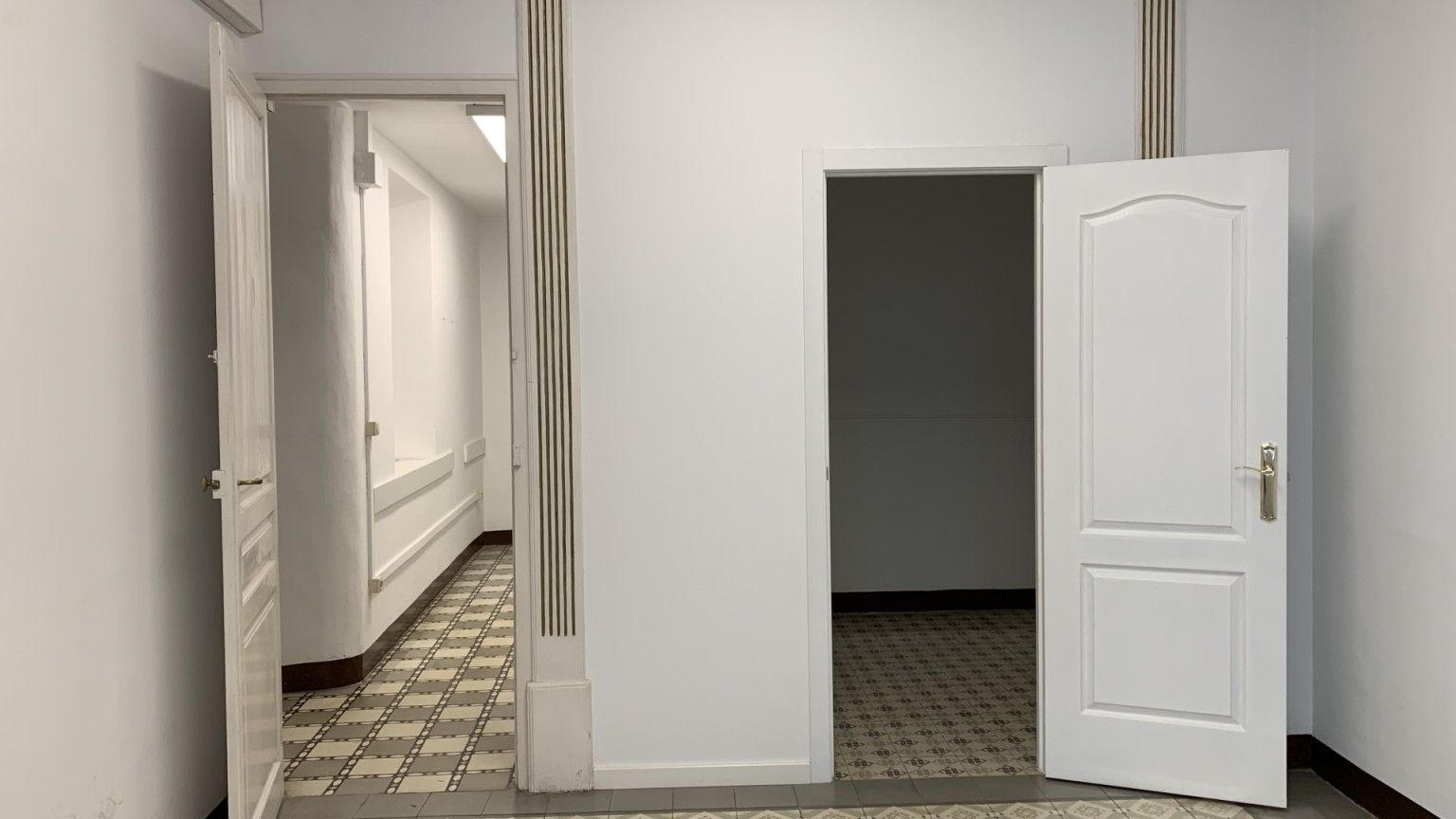 Amplio piso en venta, muy bien situado en la Rambla de Figueres
