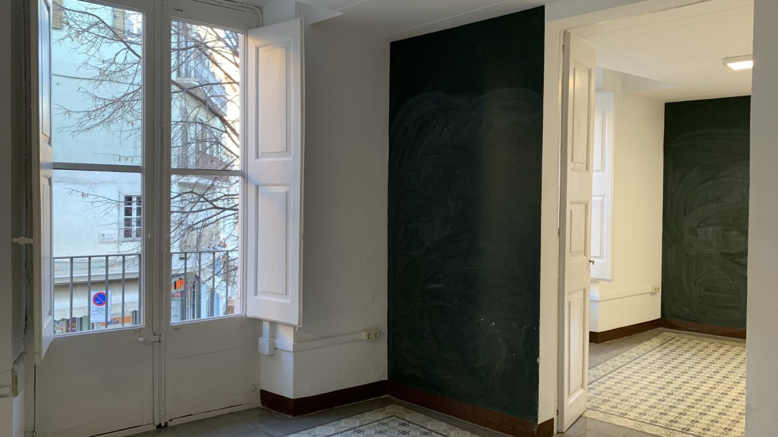 Amplio piso en venta, muy bien situado en la Rambla de Figueres
