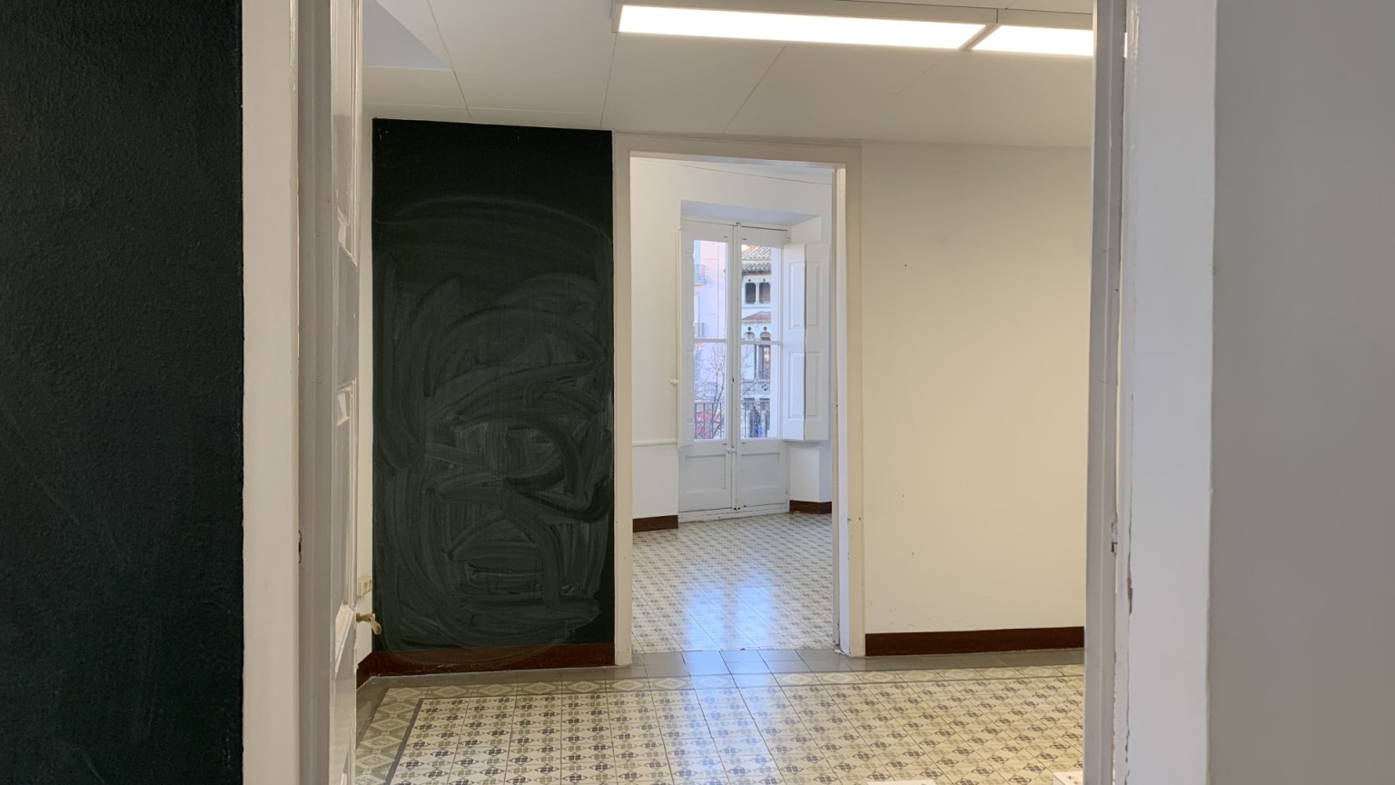 Amplio piso en venta, muy bien situado en la Rambla de Figueres