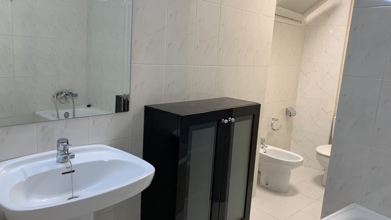 Amplio piso en venta, muy bien situado en la Rambla de Figueres
