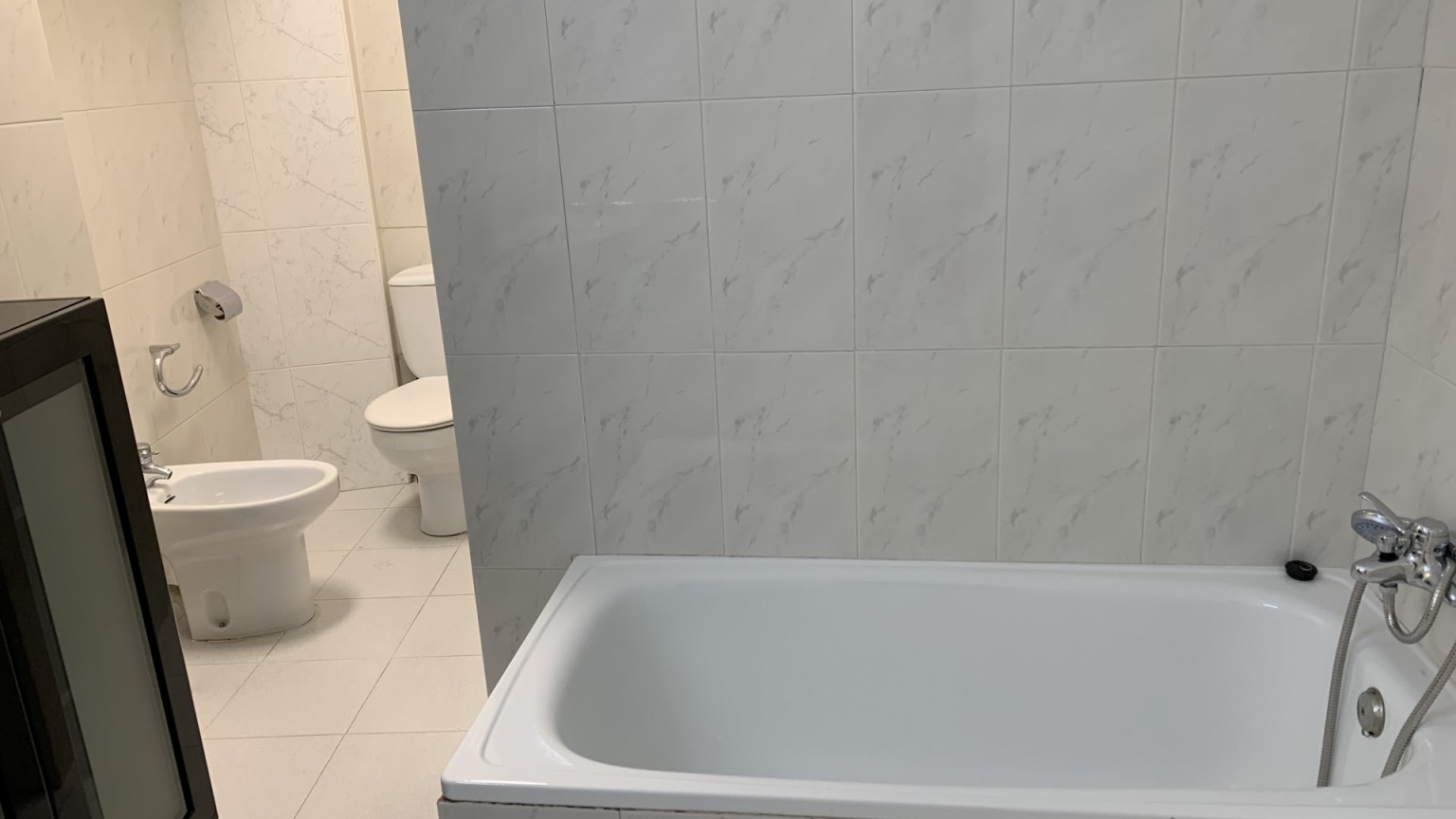 Amplio piso en venta, muy bien situado en la Rambla de Figueres