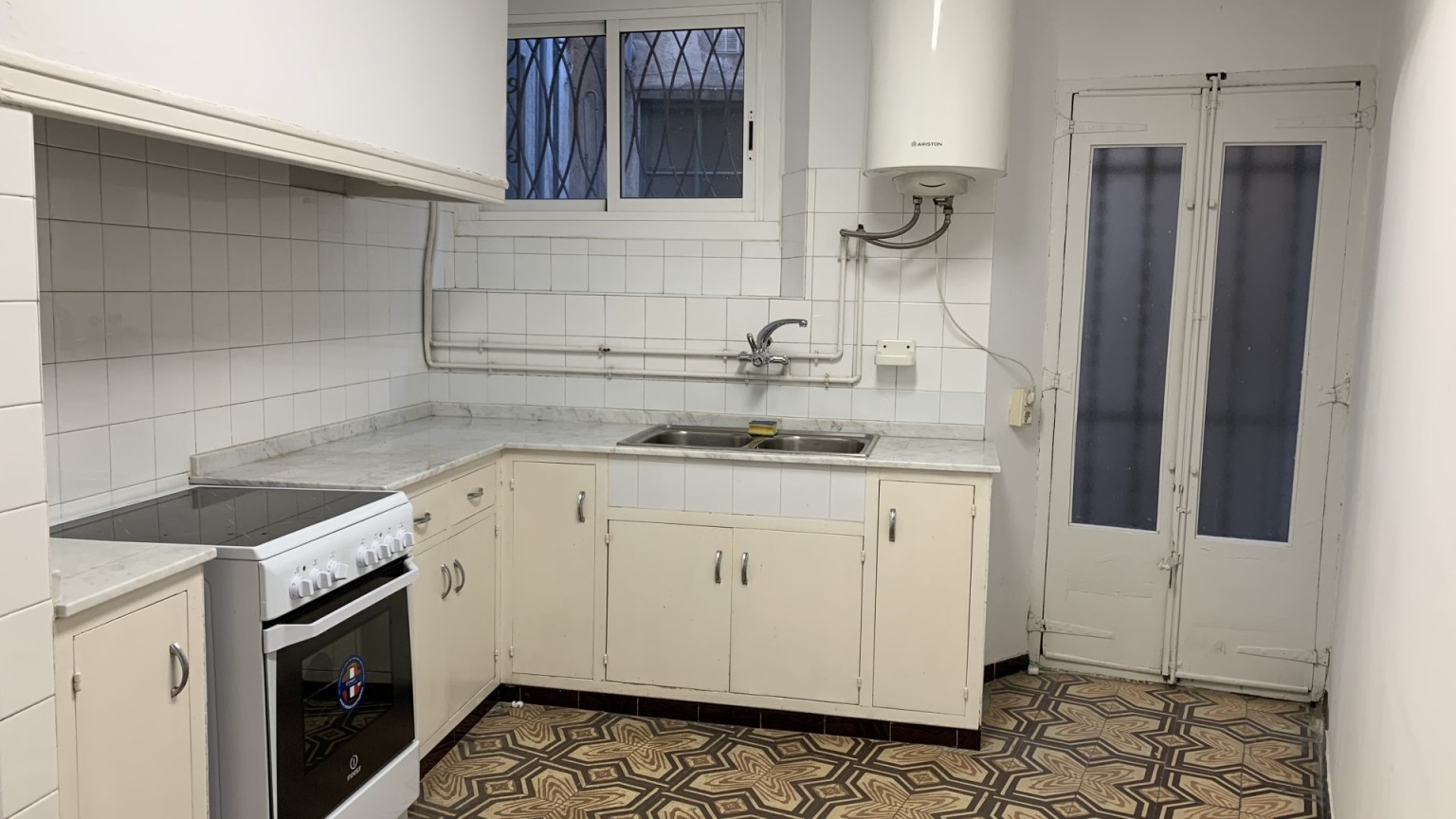 Amplio piso en venta, muy bien situado en la Rambla de Figueres