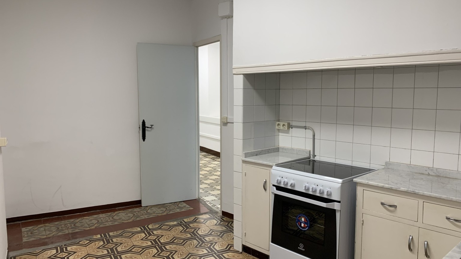 Amplio piso en venta, muy bien situado en la Rambla de Figueres