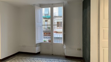 Spacieux appartement à vendre, avec 4 chambres, dans un excellent emplacement, sur la Rambla de Figueres. 