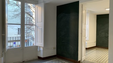 Amplio piso en venta, muy bien situado en la Rambla de Figueres
