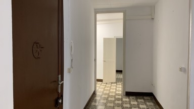 Spacieux appartement à vendre, avec 4 chambres, dans un excellent emplacement, sur la Rambla de Figueres. 