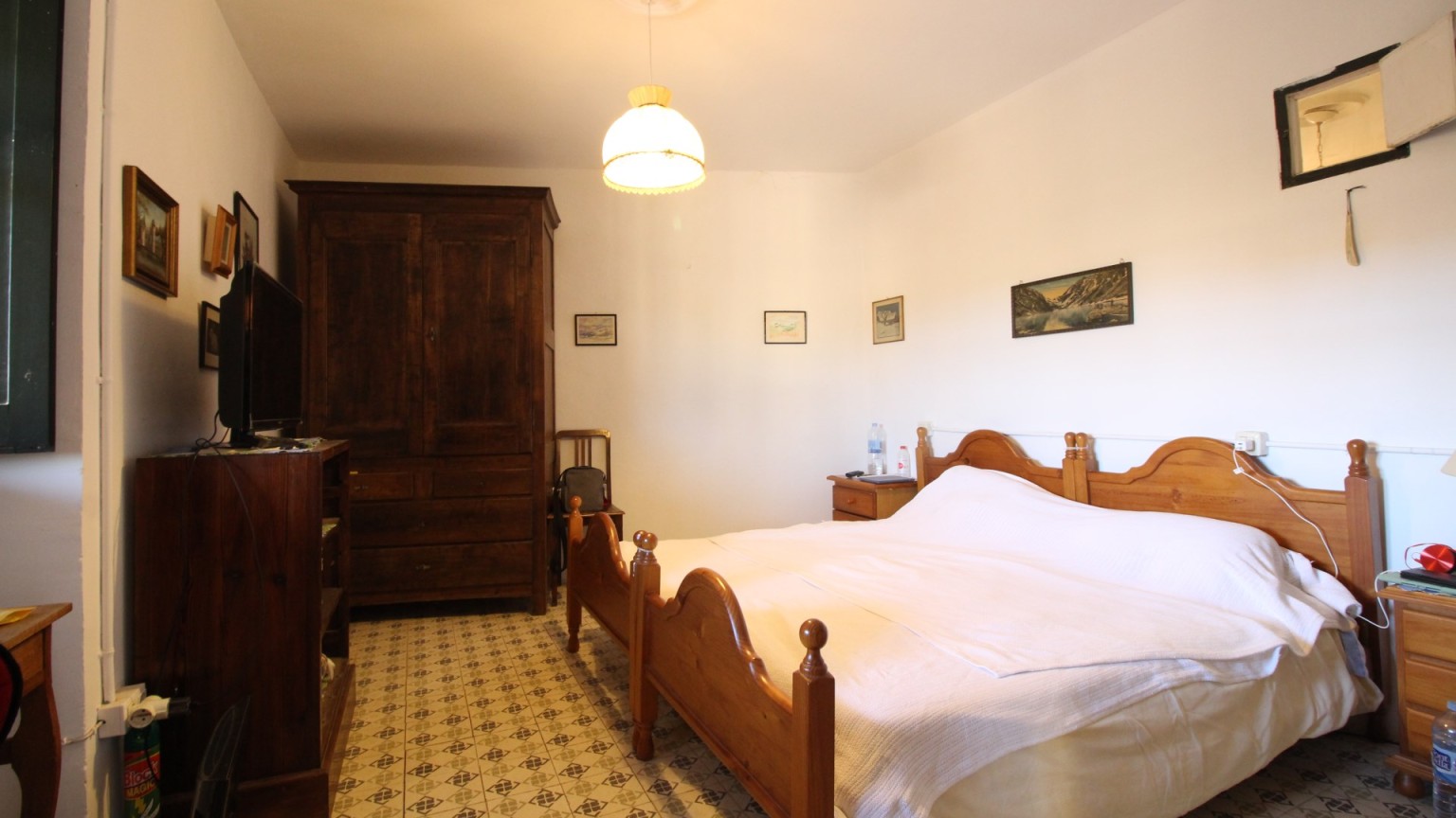 Magnificent rustic house for sale, with large terrace and garden in Mollet de Perelada.