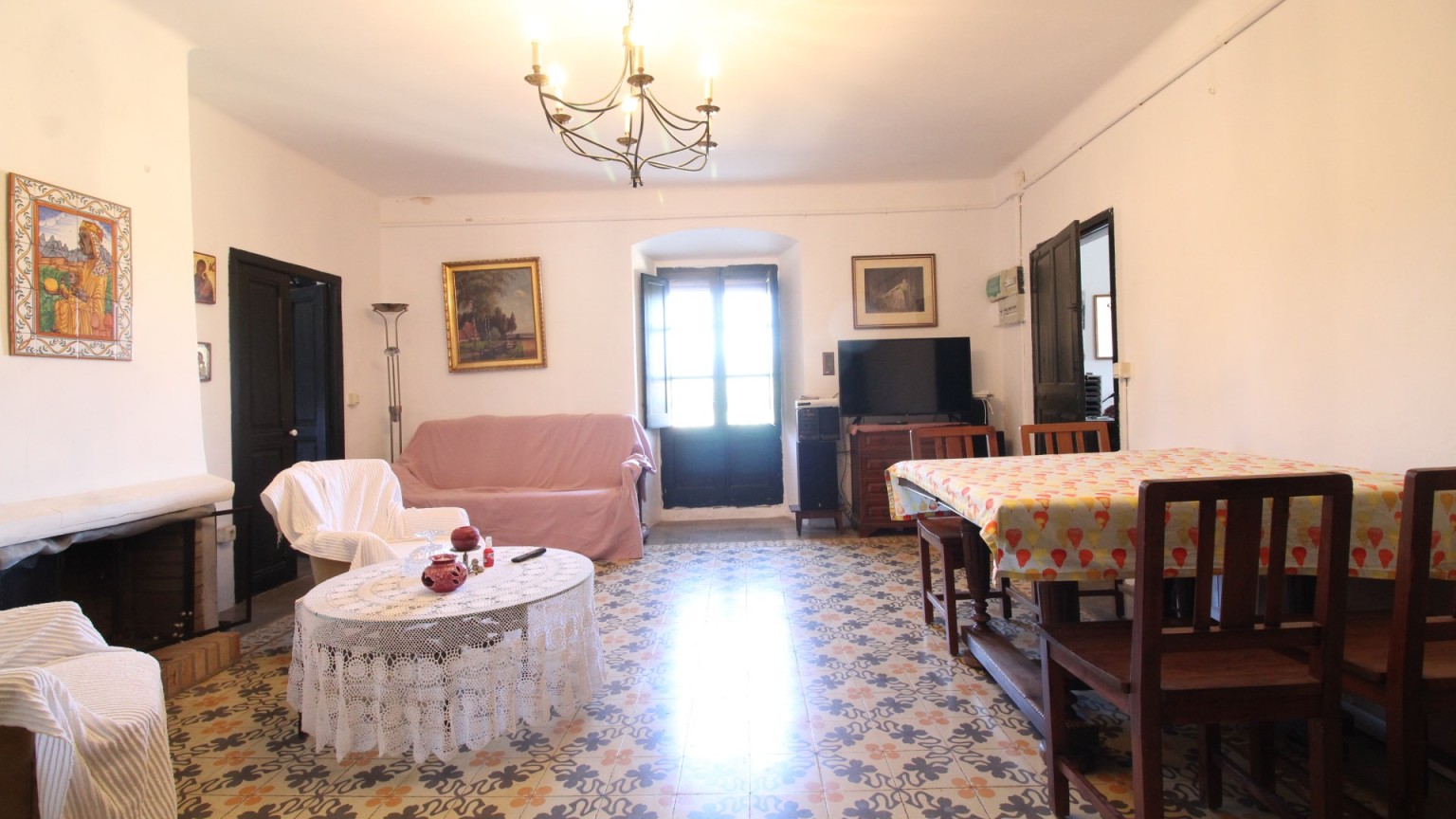 Magnificent rustic house for sale, with large terrace and garden in Mollet de Perelada.