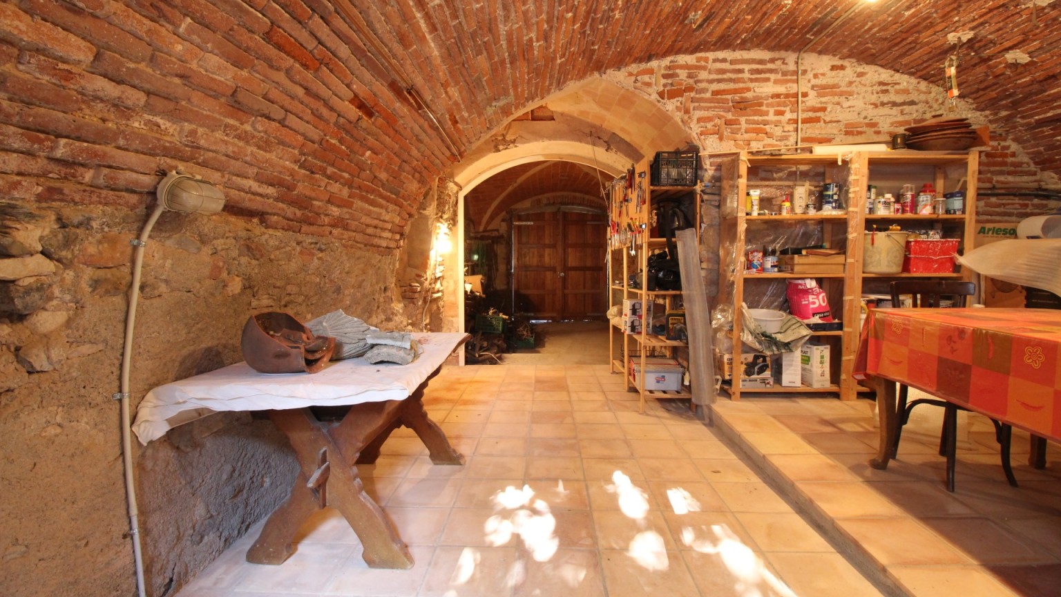 Magnifique maison rustique à vendre, avec grande terrasse et jardin à Mollet de Perelada.