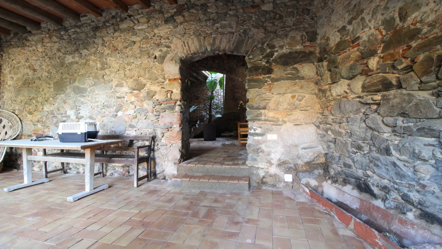 Magnifique maison rustique à vendre, avec grande terrasse et jardin à Mollet de Perelada.