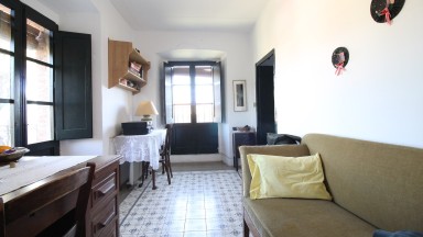 Magnificent rustic house for sale, with large terrace and garden in Mollet de Perelada.