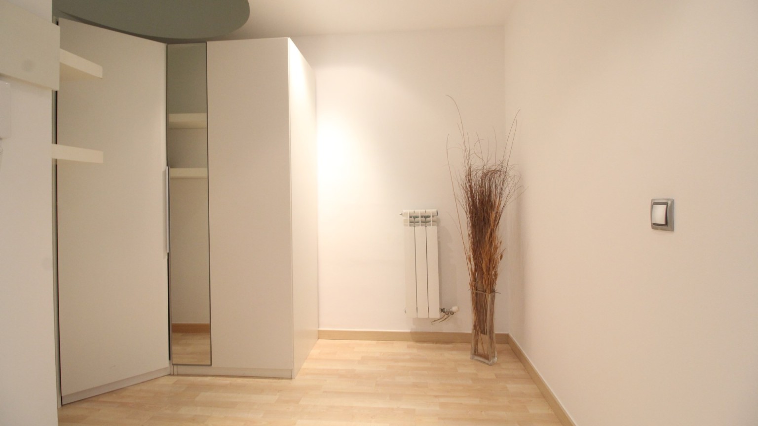 Spacieux duplex à vendre, situé au centre, moderne et fonctionnel, avec parking inclus, à Figueres