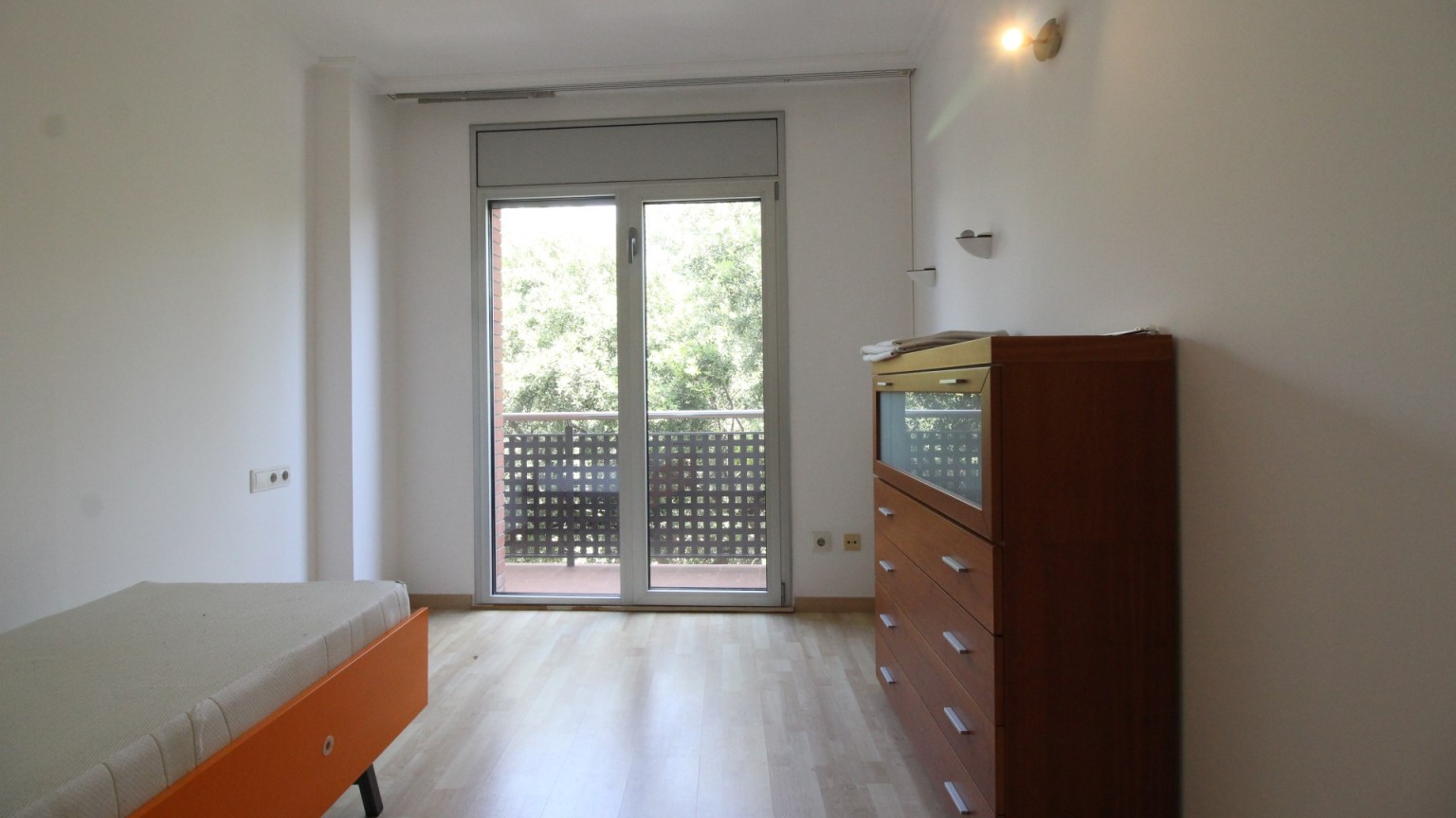 Spacieux duplex à vendre, situé au centre, moderne et fonctionnel, avec parking inclus, à Figueres