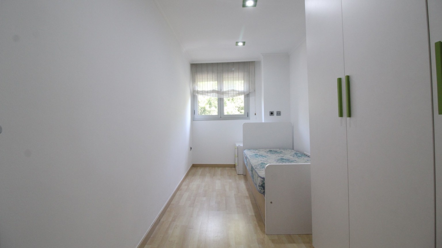 Spacieux duplex à vendre, situé au centre, moderne et fonctionnel, avec parking inclus, à Figueres