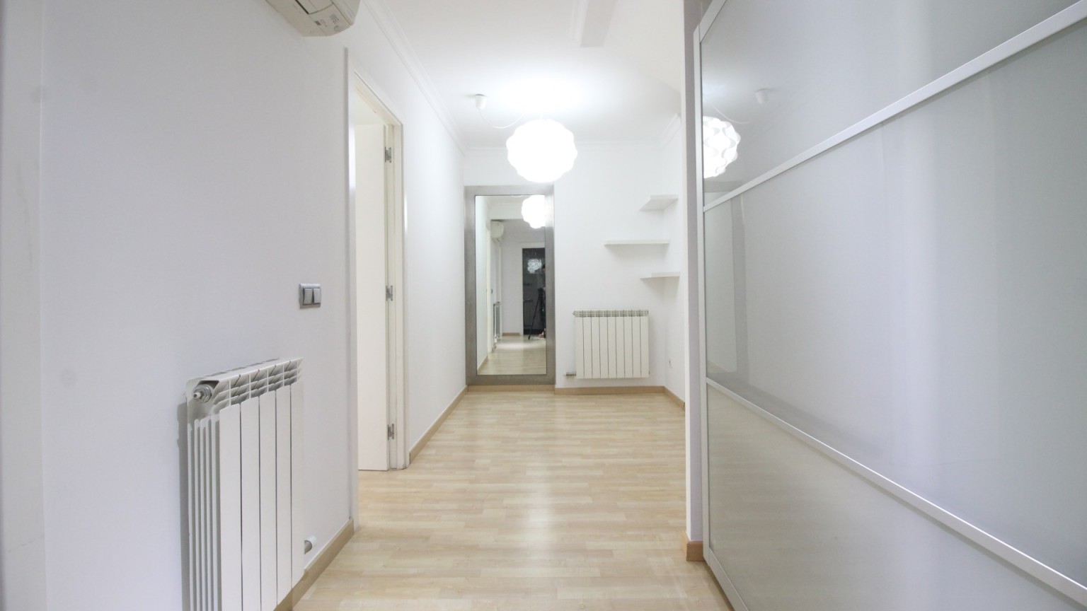 Spacieux duplex à vendre, situé au centre, moderne et fonctionnel, avec parking inclus, à Figueres