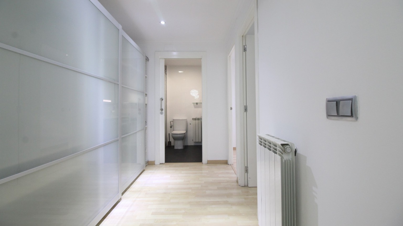Spacieux duplex à vendre, situé au centre, moderne et fonctionnel, avec parking inclus, à Figueres