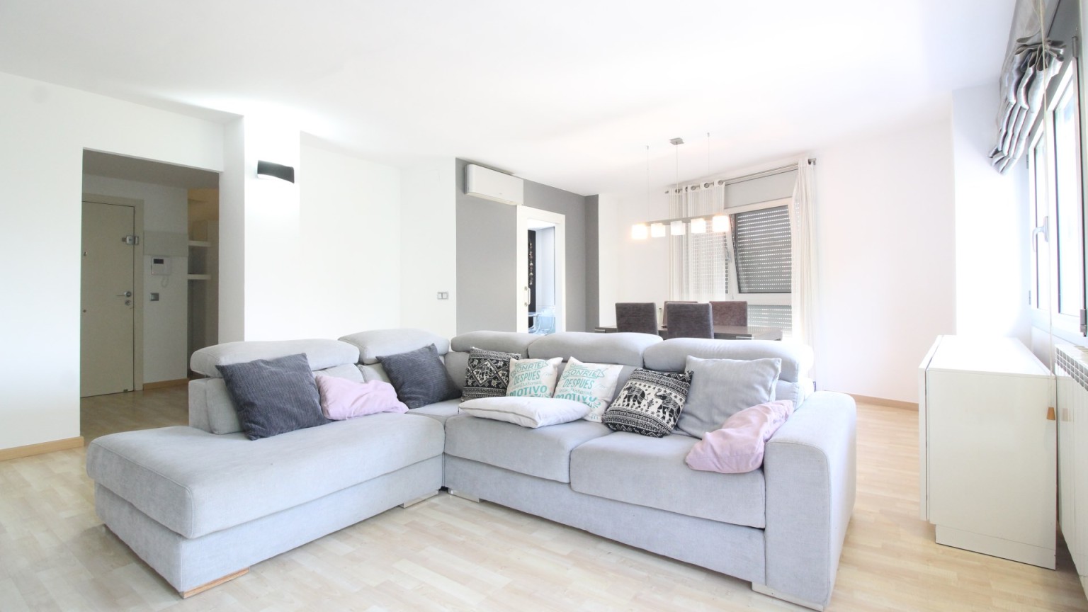 Spacieux duplex à vendre, situé au centre, moderne et fonctionnel, avec parking inclus, à Figueres
