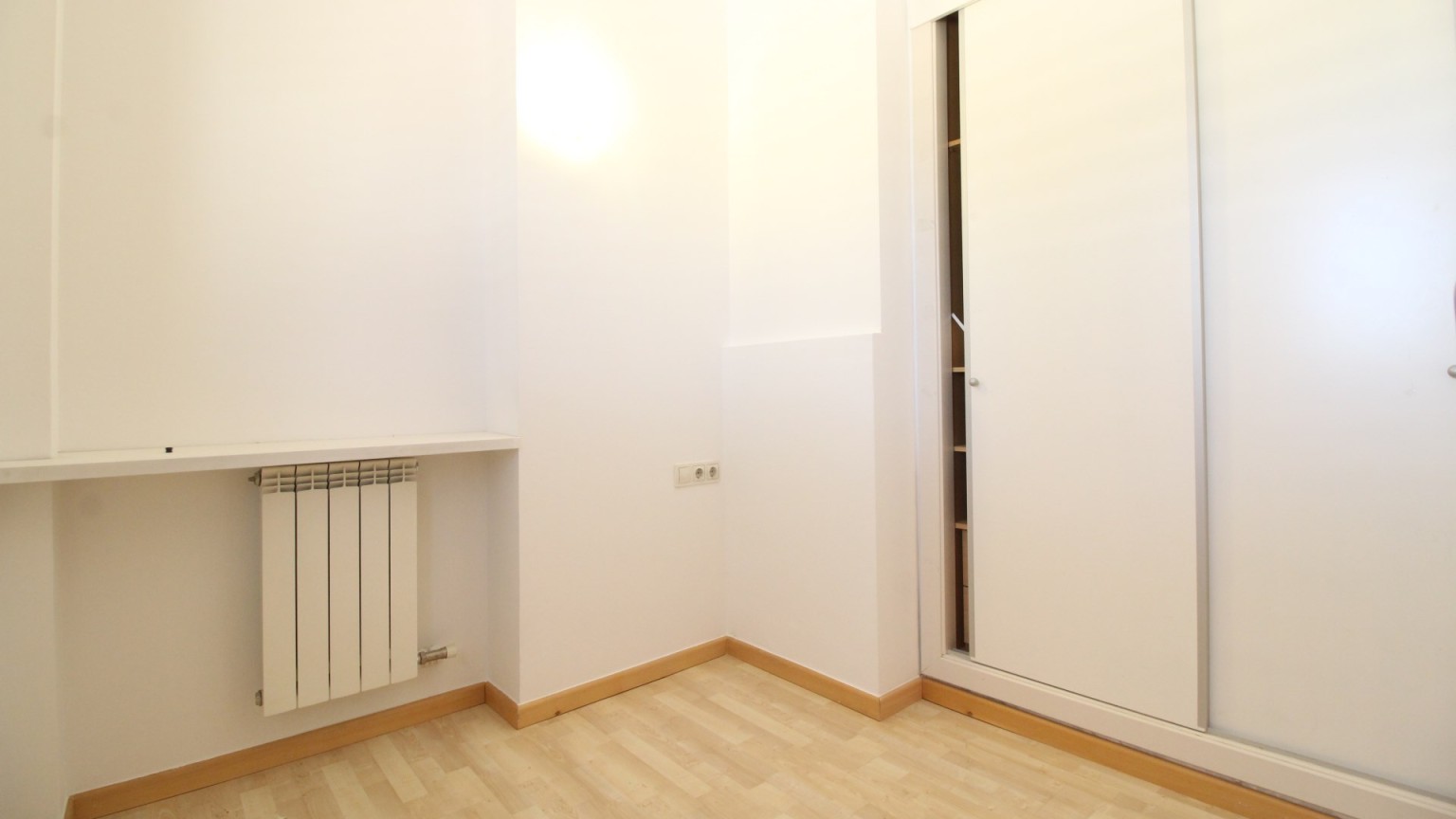 Spacieux duplex à vendre, situé au centre, moderne et fonctionnel, avec parking inclus, à Figueres