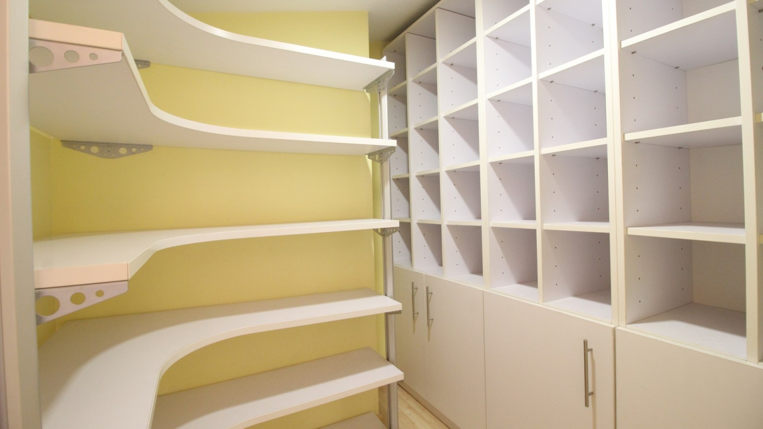 Spacieux duplex à vendre, situé au centre, moderne et fonctionnel, avec parking inclus, à Figueres