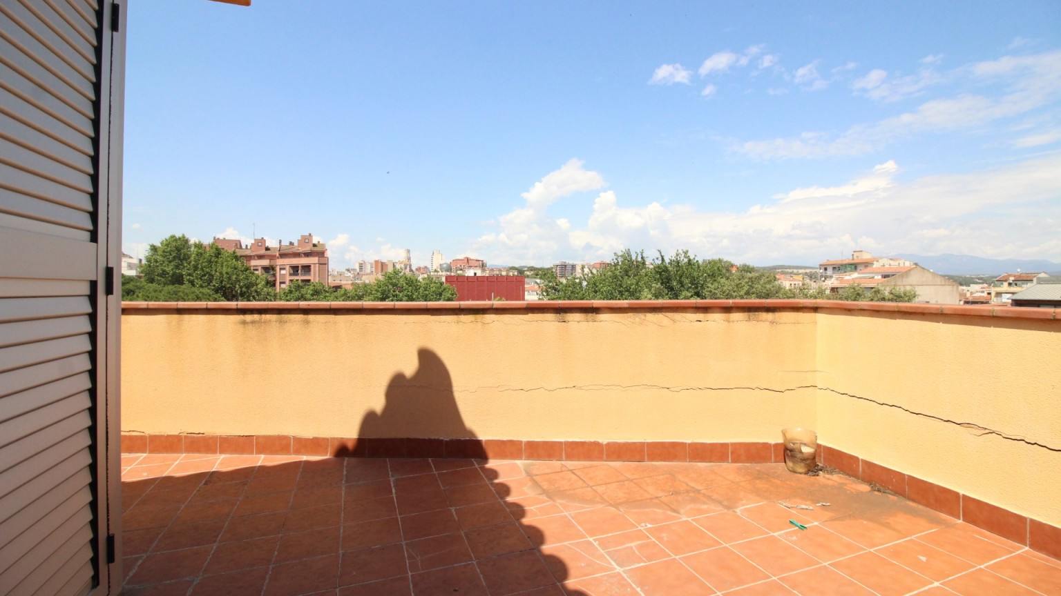 Spacieux duplex à vendre, situé au centre, moderne et fonctionnel, avec parking inclus, à Figueres