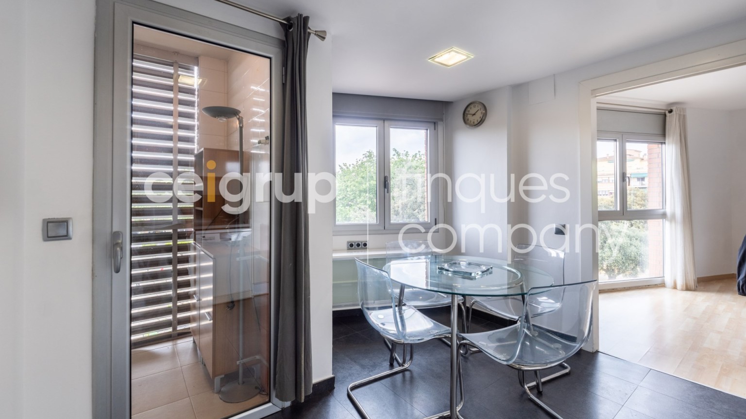 Amplio dúplex en venta, céntrico, moderno y funcional, con parking incluido, en Figueres
