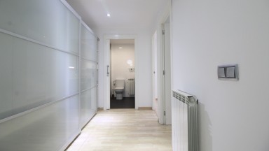 Spacieux duplex à vendre, situé au centre, moderne et fonctionnel, avec parking inclus, à Figueres