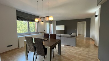Spacieux duplex à vendre, situé au centre, moderne et fonctionnel, avec parking inclus, à Figueres