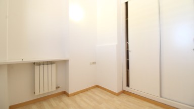 Spacieux duplex à vendre, situé au centre, moderne et fonctionnel, avec parking inclus, à Figueres