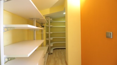 Spacieux duplex à vendre, situé au centre, moderne et fonctionnel, avec parking inclus, à Figueres