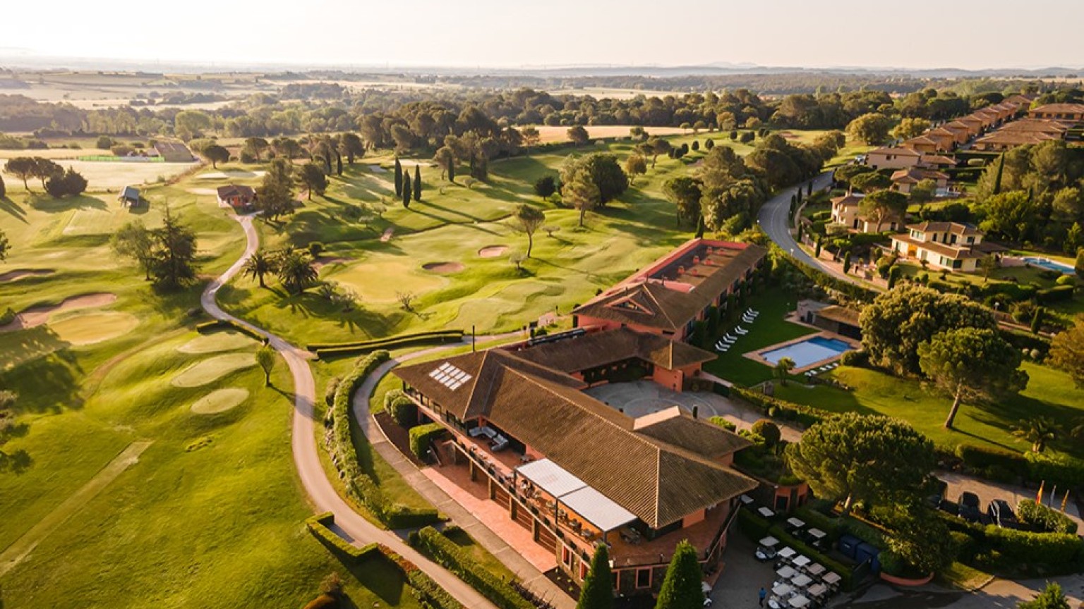 Terreny en venda a Torremirona Golf Club de Navata. Contacta'ns i descobreix la teva nova llar!