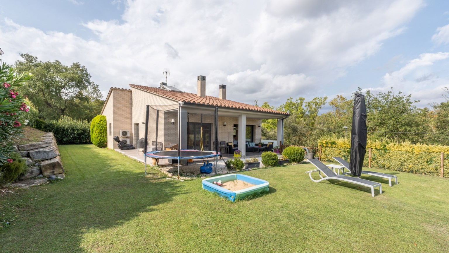 House for sale 20 minutes from Girona. Don't miss it!	